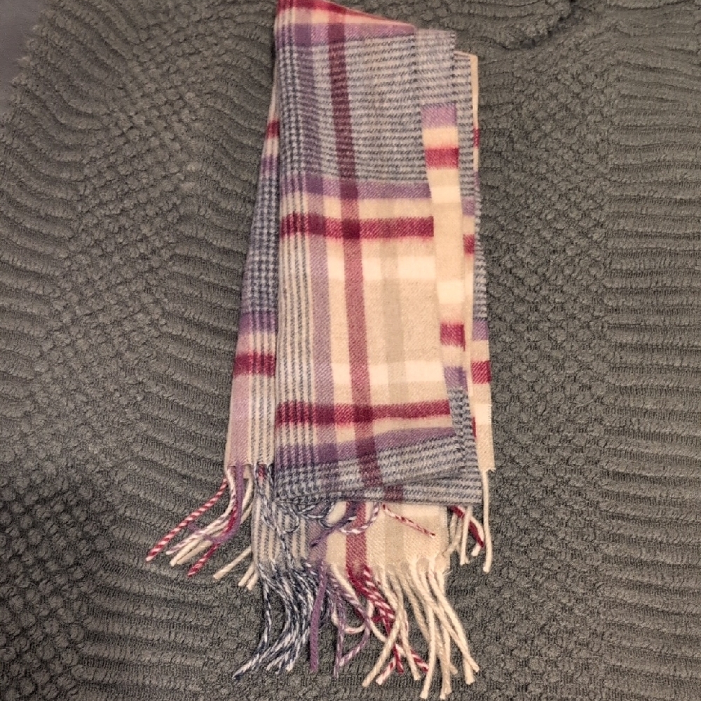 Made In Scotland Lambswool Marchbrae Plaid Fringe Scarf in Pink and‎ Gray